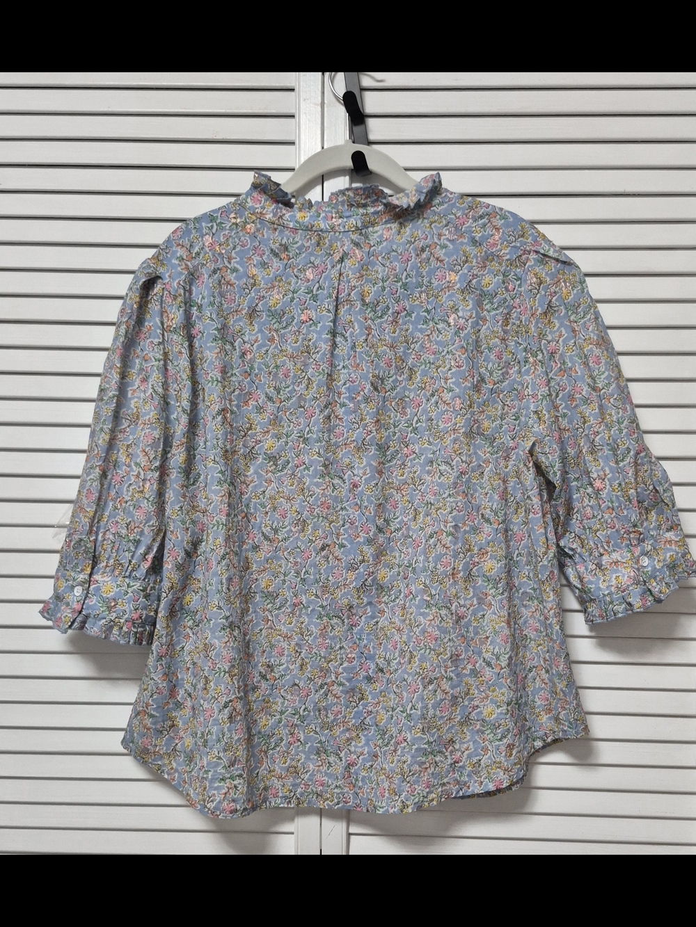 🌸 Democracy Floral Ruffle Button-Front Blouse – Light Blue – Size L - Picture 5 of 13